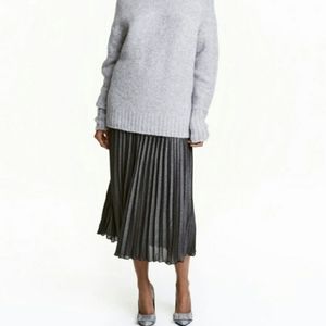 H&M Silver and Black Metallic Pleated Skirt